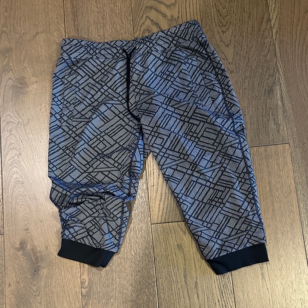 MPG Cropped Black and Gray Patterned Joggers